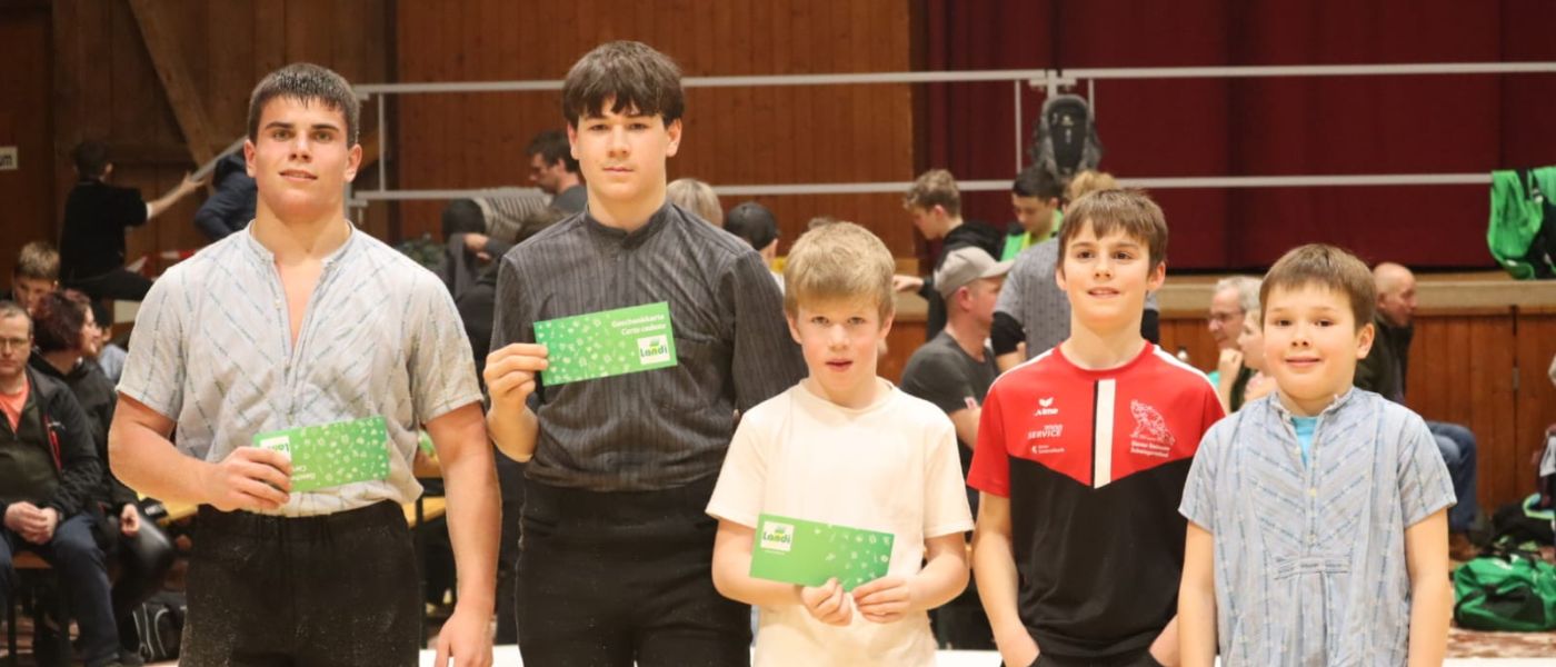 vlnr. die Festsieger: Manuel Albin, Ronn Hefti, Andrin Brühlmann (1a), Jack Lütschg (1b) und Tijs Fässler